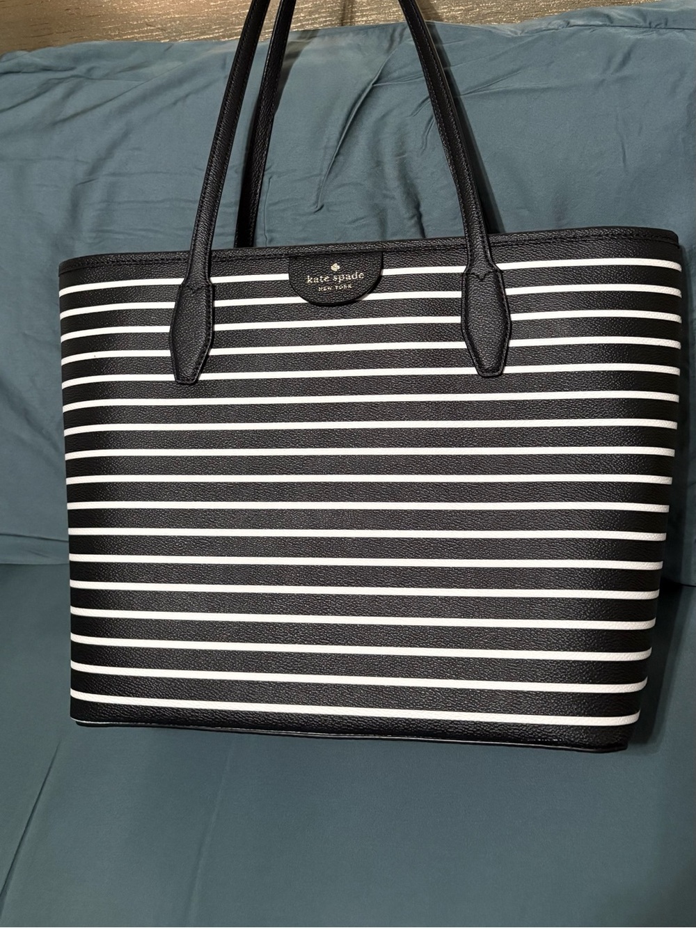 Kate Spade NWOT striped handbag with shoulder straps